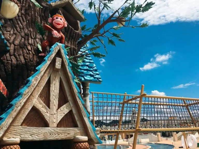 Julagoon Dinosaur Themed Park, Japan