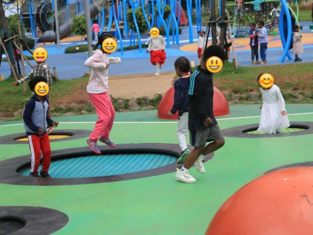 combine children’s play, fitness areas and parent child zones to serve the whole family2