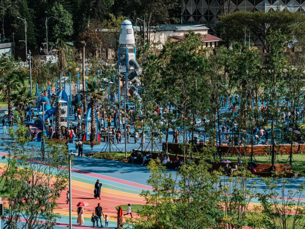 combine children’s play, fitness areas and parent child zones to serve the whole family5