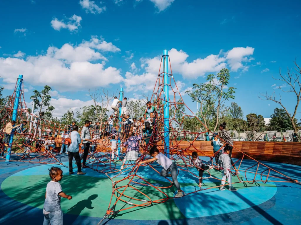 combine children’s play, fitness areas and parent child zones to serve the whole family7