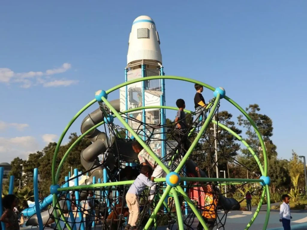 combine children’s play, fitness areas and parent child zones to serve the whole family9