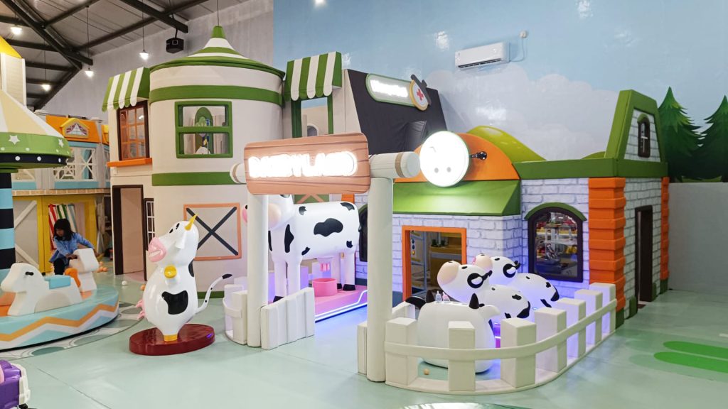 Farm Theme Playground for Warehouse