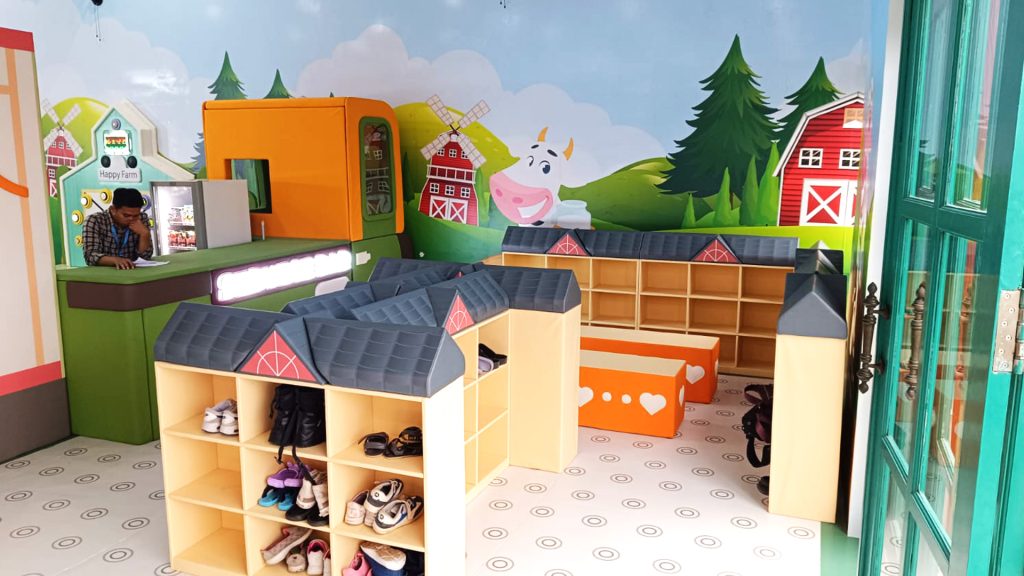 Farm Theme Playground for Warehouse